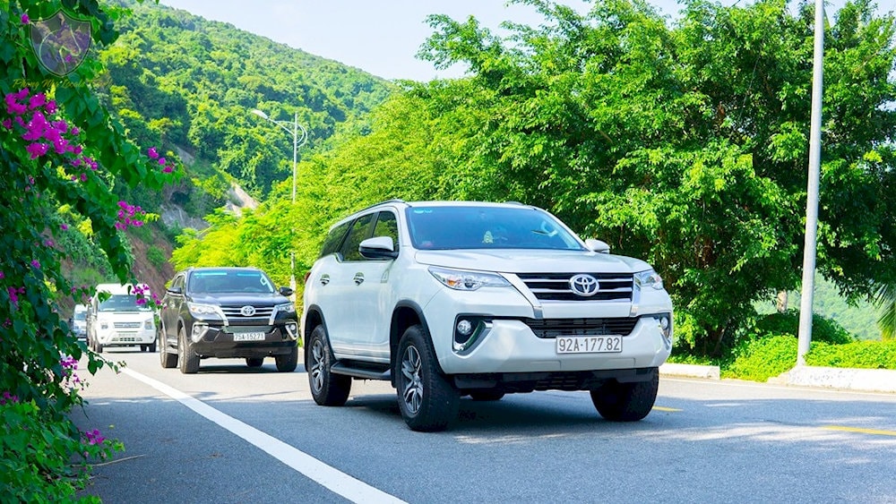 Tọa lạc tại vị trí thuận lợi, du khách có thể di chuyển đến cầu tình yêu Đà Nẵng bằng nhiều phương tiện